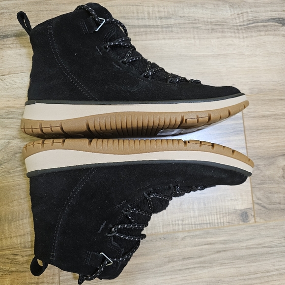 UGG Lakesider Heritage Mid Boot, black, size US 9.5 - Picture 7 of 11